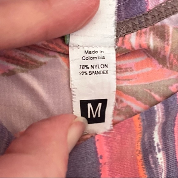 Maaji Women’s Multicolor Long Sleeve Rash Guard Swim Top Size M Thumb Holes - Picture 3 of 7